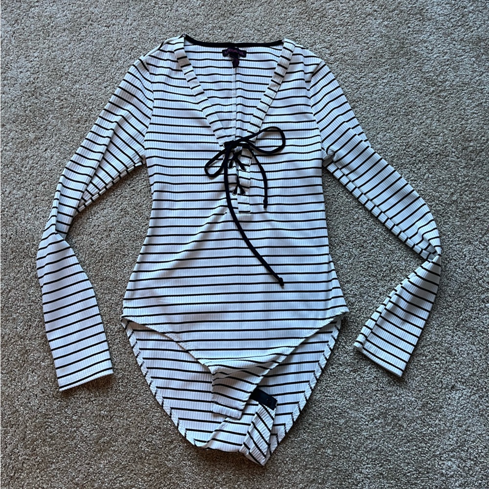 Black and white striped long sleeve bodysuit – M